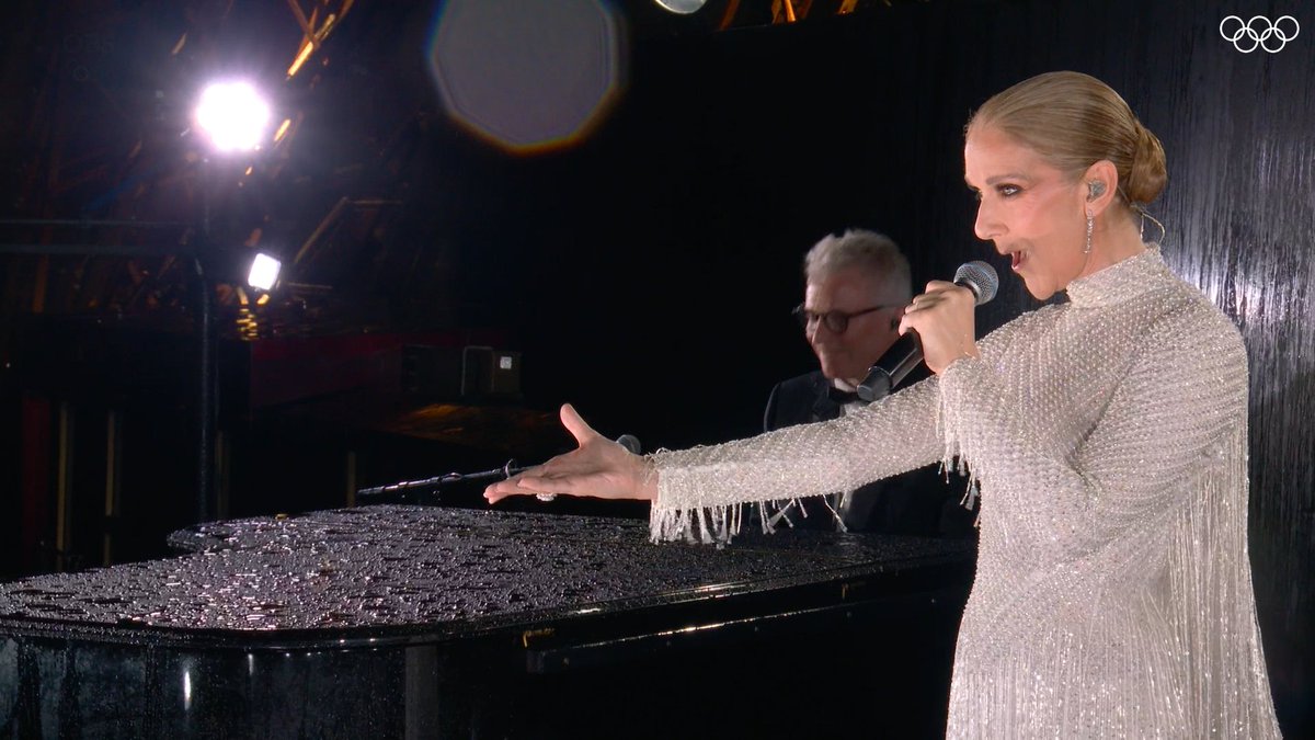 jeuxolympiques's tweet photo. Quelle performance spectaculaire de @celinedion, Paris brille de l'esprit olympique ! ✨

@Paris2024 est là ! 😍

#Paris2024 #CeremoniedOuverture https://t.co/XLcl9jL4LE
