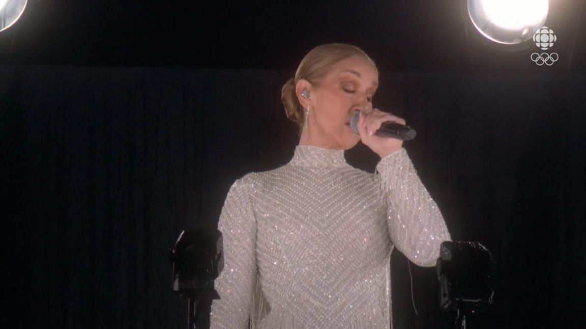 vlovesemma's tweet photo. CÉLINE DION, THE INCREDIBLE PERFORMER THAT YOU ARE! https://t.co/sgUz2QnhHk