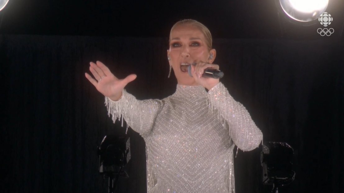 vlovesemma's tweet photo. CÉLINE DION, THE INCREDIBLE PERFORMER THAT YOU ARE! https://t.co/sgUz2QnhHk