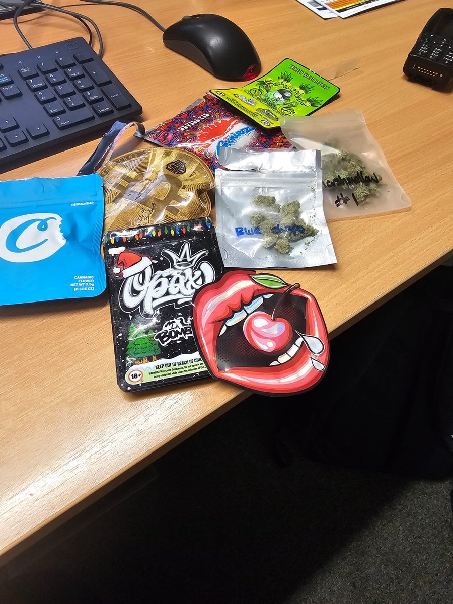 ErdingtonWMP's tweet photo. Tyburn officers completed a proactive operation this evening and stopped a vehicle resulting in an arrest of a delivery driver for driving whilst under the influence #offtocustody #notyourevridaydriver #fatalfive #tyburnteam https://t.co/yjTTnRxvUw