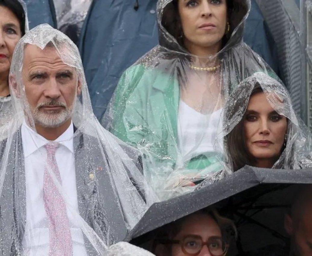 look at the shaping on this poncho