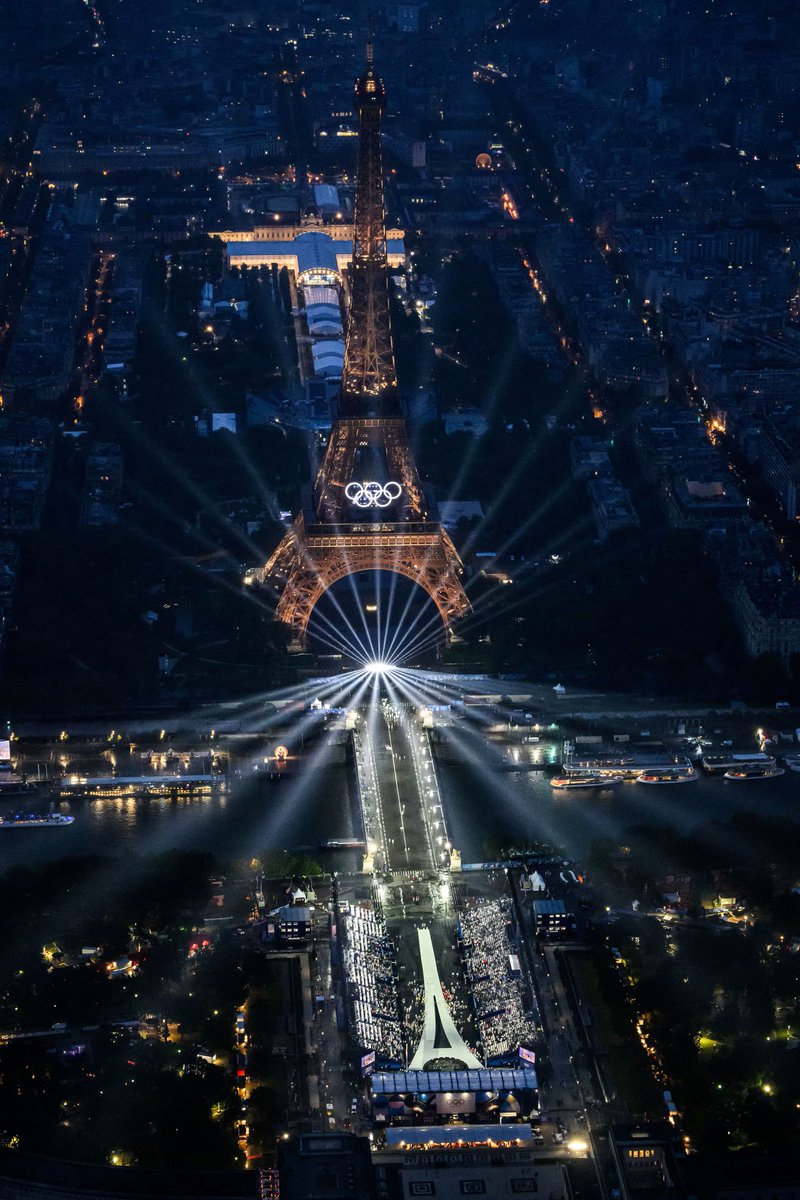 What a way to pull this off. Fier d'être français 🇫🇷#Olimpiadas2024 #Paris2024