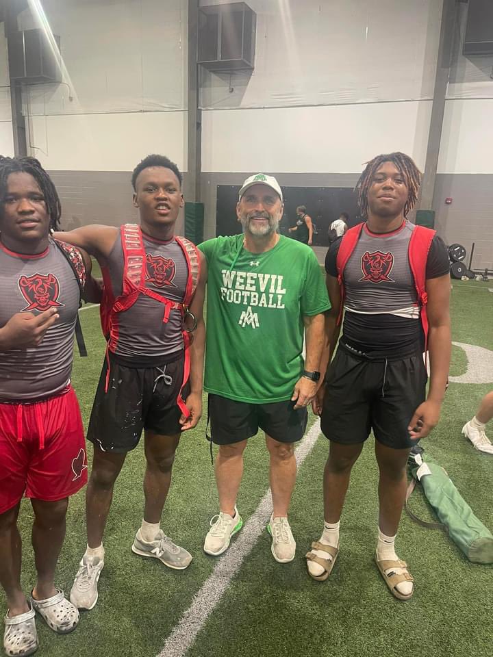 had a great time at the uam camp yesterday good work 🏴‍☠️<a href="/CoachLarryWhite/">Larry White</a> <a href="/WeevilFootball/">UAM Football</a> <a href="/coachjweevils/">Hud Jackson</a> <a href="/DC_Football18/">ひきこもり勇者民845</a> <a href="/PrepRedzoneAR/">Prep Redzone Arkansas</a>