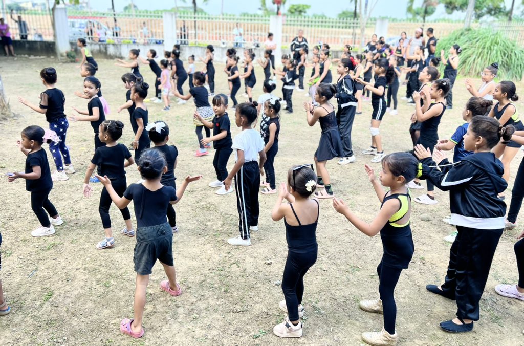 Mis pequeñas estrellas de la Escuela Municipal de Danza se preparan diariamente para lo que será la apertura de las festividades que presentaremos en Agosto, Mes de las Artes.

Tendremos una agenda de actividades culturales que estoy segura les encantará. 🌟 💃✨