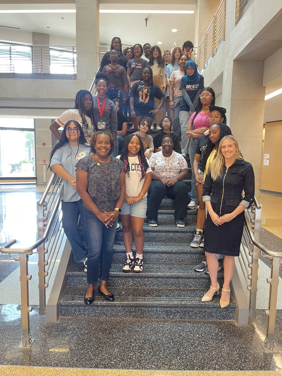 June Indy—As a former member of <a href="/GirlsIncIndy/">Girls Inc. of Greater Indianapolis</a>, I enjoyed sharing my experiences with these young ladies on their Career Panel.
#girlpower
<a href="/girls_inc/">Girls Inc.</a>