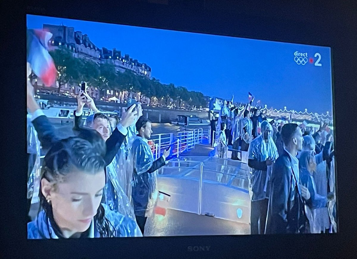 Video from the French Olympic team barge being broadcast from Samsung S24s live on French TV during the Opening Ceremony using the Orange Events, Cisco and Intel enabled River Seine Private 5G standalone network.