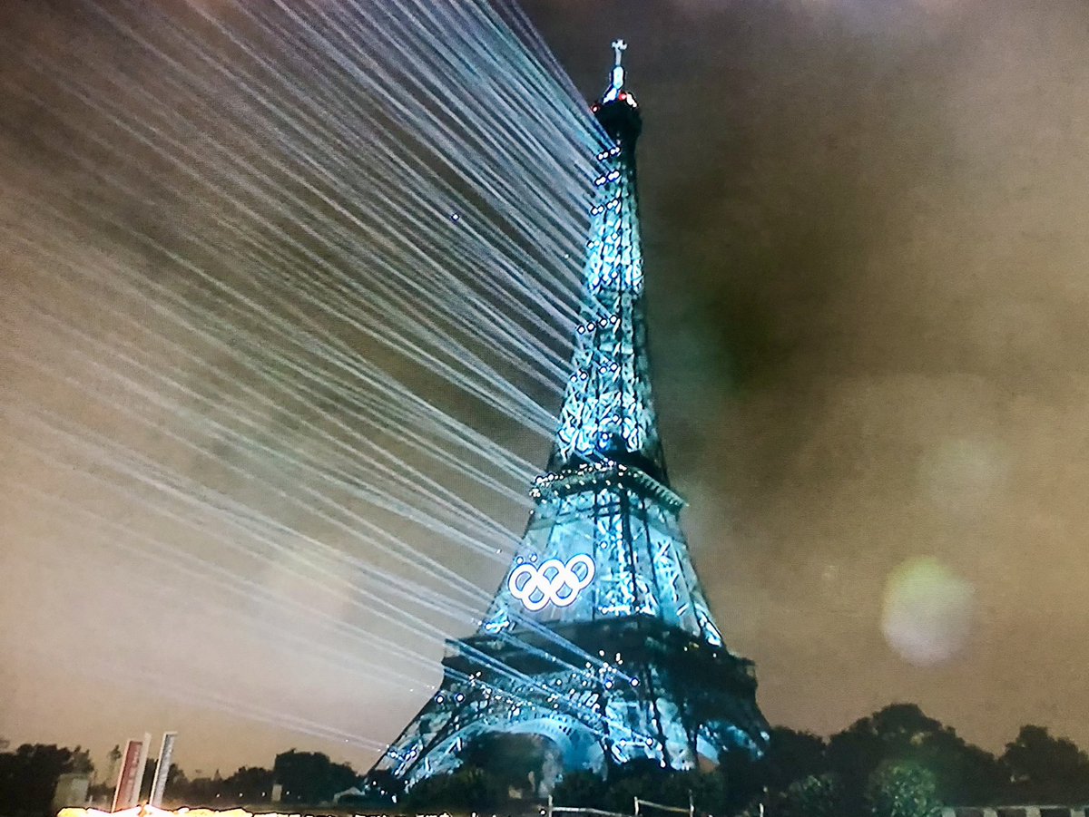 Cobra_FX_'s tweet photo. Du talent, de l’audace, des gamineries et du troll… on est en France y’a pas de doutes https://t.co/s8UbUpYMfJ