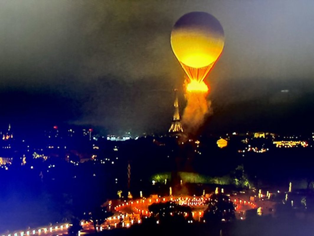 The flame was pretty spectacular but I do hope they’ve checked the forecast (especially given they did hang the flag up!! 😱) #Olympics2024 #OpeningCeremony