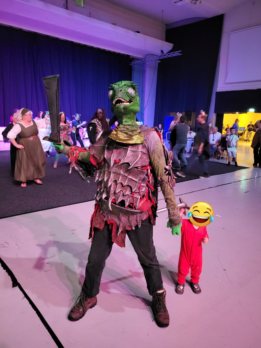 DASALTELElD's tweet photo. Today in #destinationtrek :
- 22nd century vulcans
- KAI WINN HERSELF and the vedek
- BUS PUNK BUS PUNK BUS PUNK!!
- the local gorn being slowly attacked by tiny alien species (a human child) https://t.co/rZryFlATUb