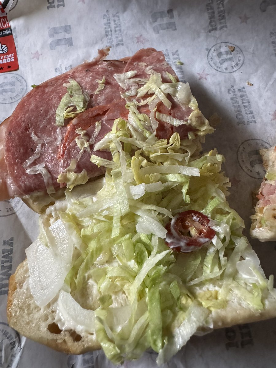 hurleypimp85's tweet photo. I guess when you ask for hot peppers this is what you get @jimmyjohns 🤦🏼‍♂️ really guys!! 1 pepper 😂☠️ #fail #jimmyjohns #wth #wheresmypeppers #robbed #sad #emotionaldamage https://t.co/KhqWAVTd2c
