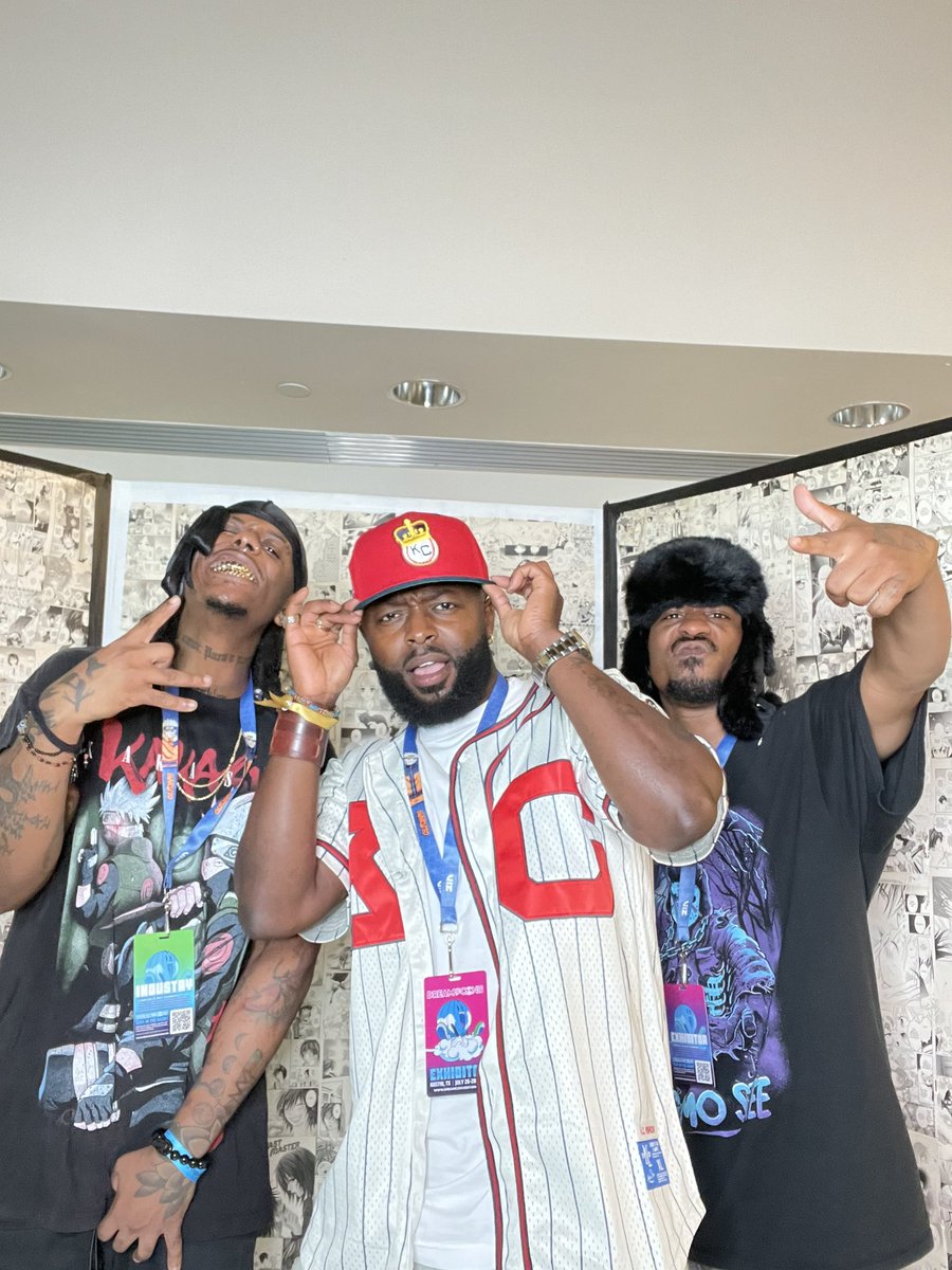 IrvDaPHENOM's tweet image. Yoooo… Team Backpack Alumni link up. 🤞🏿
If you know you know.

@GMoSkee &amp;amp; @visecs 

WELL!!!
🍷

#Emcees #Hiphop #Cypher #Dreamcon