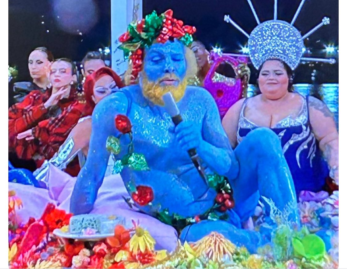 It’s a wrap, westerse beschaving. Aan al het goede komt een einde en dat is altijd zo geweest. Hoewel ik eerlijk gezegd veel liever zuipend en feestend ten onder zou gaan, dan steeds getuige te moeten zijn van andermans perversiteit, aandachtsgeilheid, narcisme, krankzinnigheid,