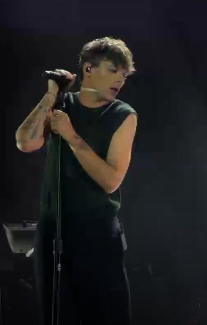 lwtthingss's tweet image. y’all we got a new contender to go up against columbus…how is he real