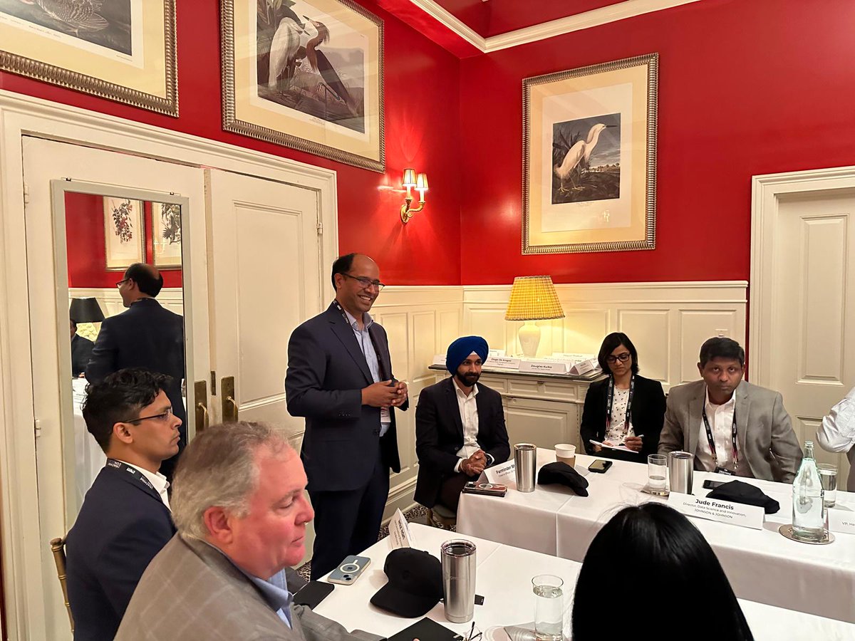 Genpact's tweet image. We had an amazing time discussing lessons, insights, and forward-thinking ideas with the leading minds in #analytics and #AI at #MachineCon. By collaborating and sharing our expertise, we are redefining the future of #technology in business.