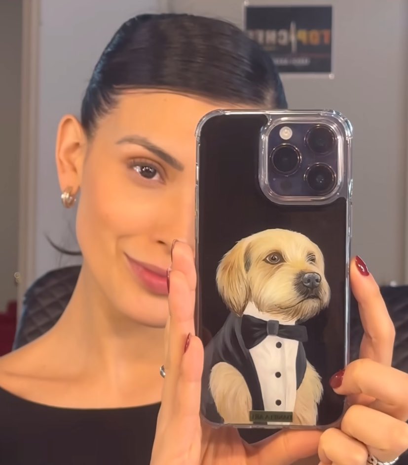 loveelycony's tweet image. Amamos la carcasa de bigote 🥹 y la flaquitaaaaa obveooo &amp;lt;3
Recuerden que hoy estará la Conita en “espiando la fiesta” 

YO ESTOY CONTIGO CONY ❤️‍🩹
#GranConstanza @ConyCapelli