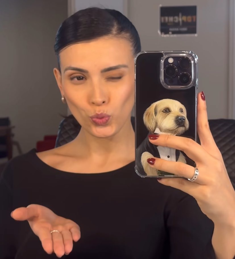 loveelycony's tweet image. Amamos la carcasa de bigote 🥹 y la flaquitaaaaa obveooo &amp;lt;3
Recuerden que hoy estará la Conita en “espiando la fiesta” 

YO ESTOY CONTIGO CONY ❤️‍🩹
#GranConstanza @ConyCapelli