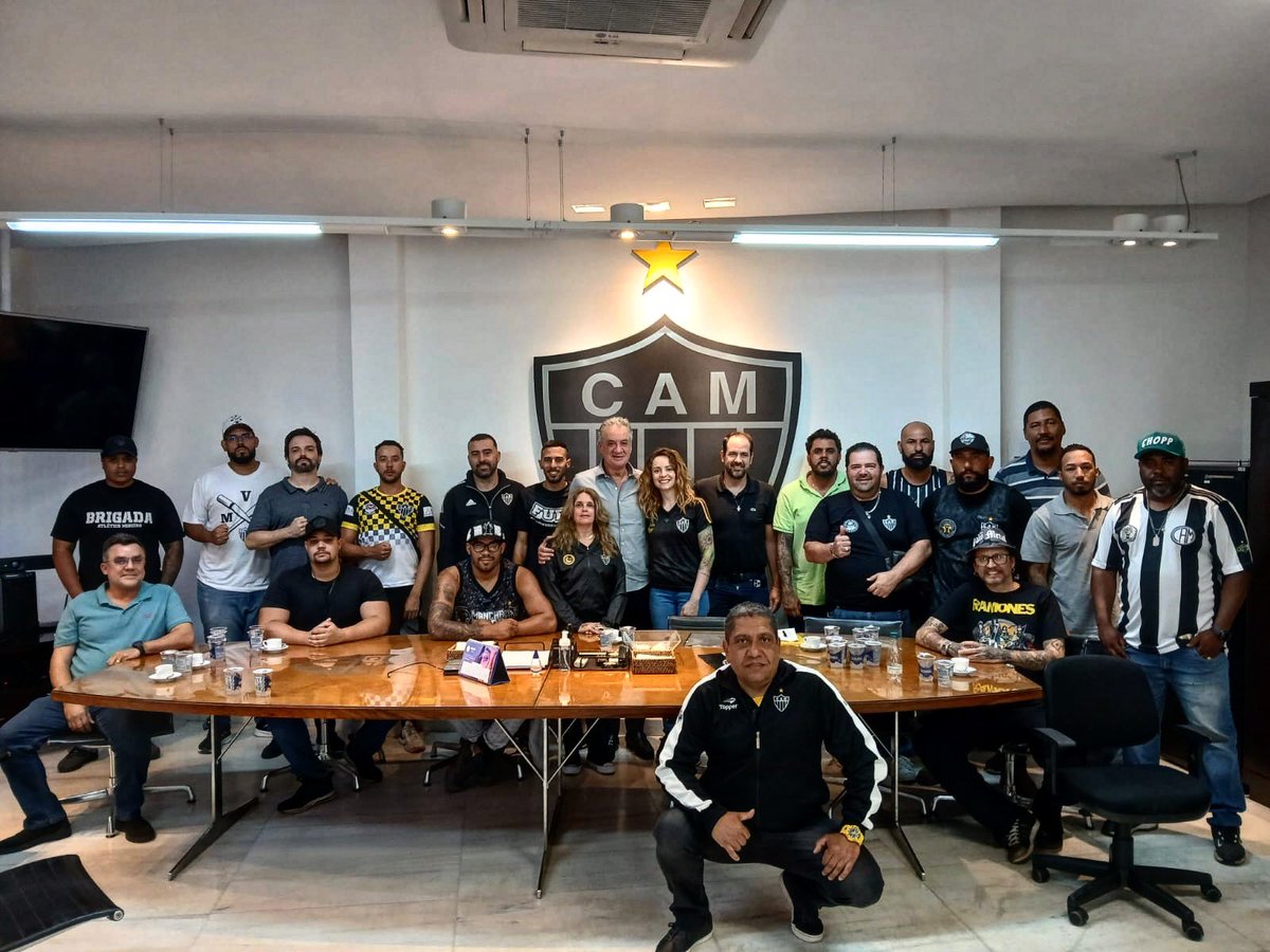 teaoficial_'s tweet photo. Reunião de hoje, na sede do Galo, entre os gestores da SAF e os representantes das torcidas organizadas do @Atletico. Agradecemos ao Sérgio Coelho pela receptividade. 

☠️ Em breve, mais informações. https://t.co/9KVKVLgptD