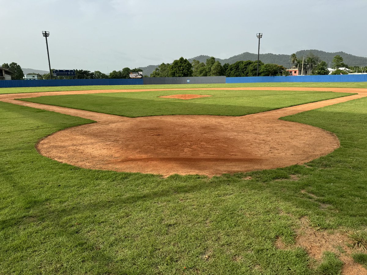 MAMBRUUU's tweet photo. Gracias al trabajo de la empleomania del @ministeriodedep  y al ministro @Frankcamachor en la provincia monseñor Nouel, dirigidos por el periodista @SamuelMeloRod así se mantiene las condiciones del estadio de beisbol #bebecitodelvillar con un gran esfuerzo de todos https://t.co/8nOEVtvGEF