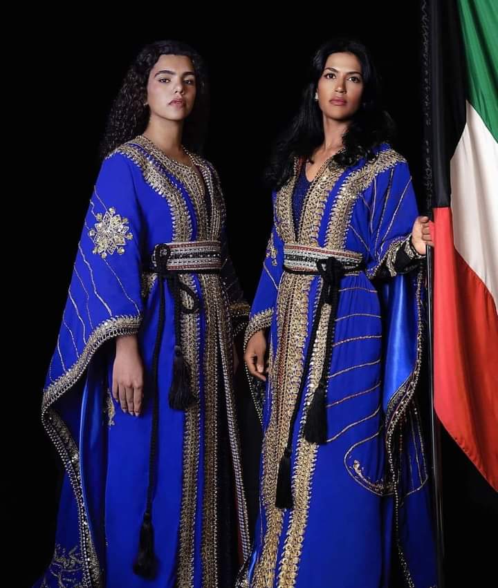SalimaAb3's tweet photo. أيتها الكويتية🇰🇼:
لو لبستي عبايتك السوداء التي هي لباسك الأصلي أو مخورك المزركش كنت ستبدين جميلة و أنيقة في إفتتاح الأولمبياد، لكنك فضلتي التشبه بالمرأة المغربية🇲🇦 و إرتديتي نسخة رديئة و مشوهة من القفطان المغربي جعلتك أضحوكة أمام العالم.
هناك قفطان وحيد هو #القفطان_المغربي https://t.co/MC3frh7tXS