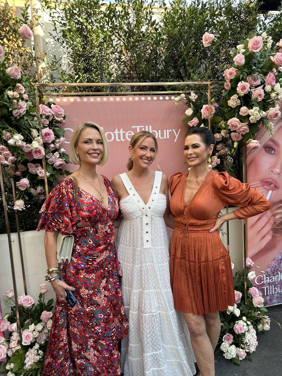 Cocktails &amp; Glam! 🍸💋

Thanks again for having me at your Dallas event! XO 

#charlottetilbury #pillowtalk #dallasglam
