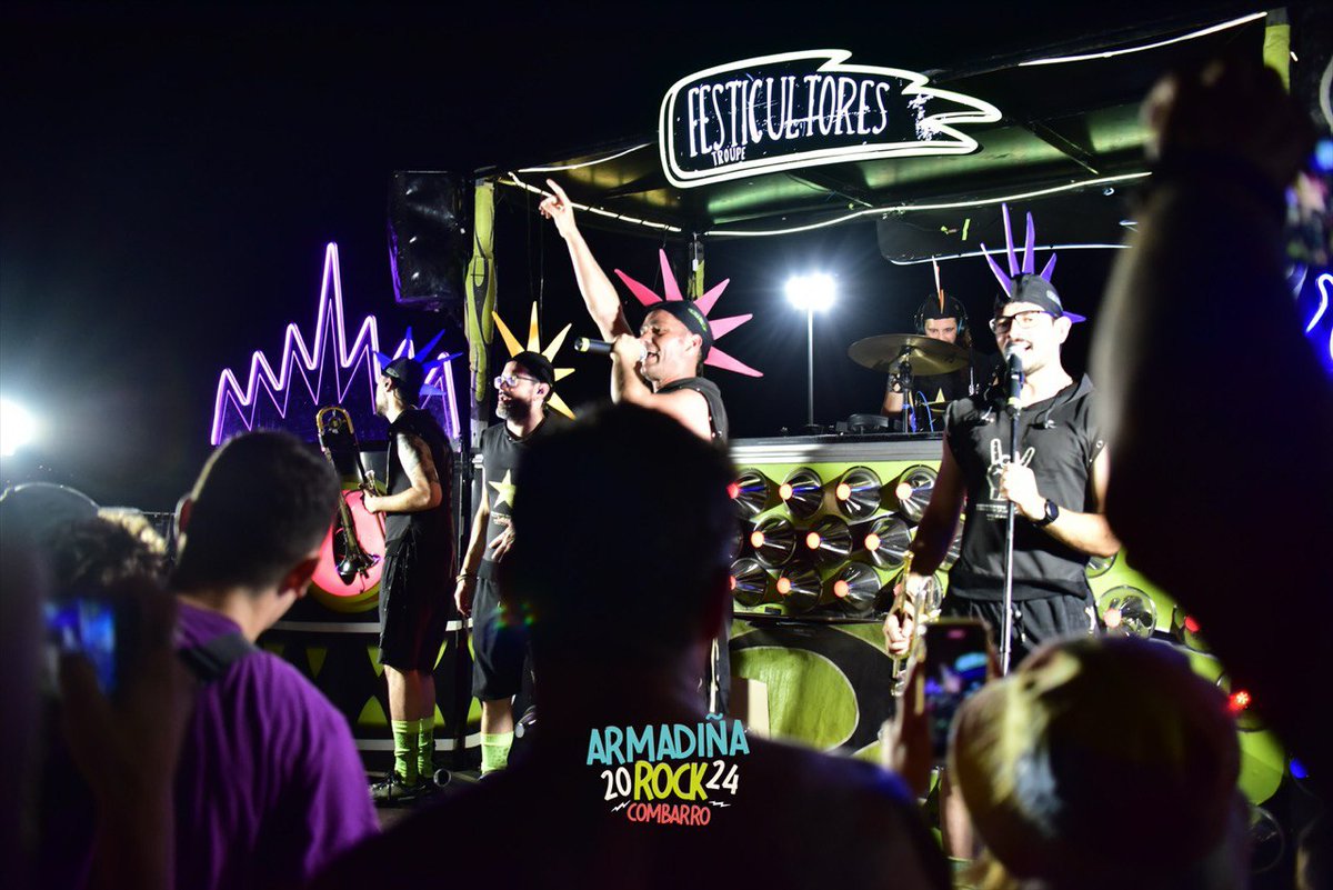 O fin de concerto de <a href="/festicultores/">Festicultores Troupe</a> foi para inmortalizar 💙 

Queremos moito máis disto xente! Grazas por tantoooo, isto non o imos esquecer en moito tempo 🔥

<a href="/Xunta/">Xunta de Galicia</a>
<a href="/ConcellodePoio/">Concello de Poio</a>
<a href="/estrellagalicia/">Estrella Galicia</a>
<a href="/vegalsa_eroski/">Vegalsa-Eroski</a>
@pirracas_vermouth
@turismodegalicia
<a href="/depo_es/">Deputación Pontevedra</a>

#AR24 #Xavan15