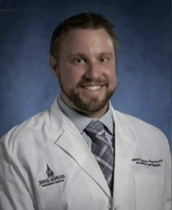 darafaye's tweet photo. A pediatric anesthesiologist at Boston Children’s Hospital has been arrested for CSAM possession. 

He was exchanging pics &amp; videos of children, including infants, in multiple online chat groups for pedophiles. 

Meet Dr. Christopher Sheerer. https://t.co/kYCPJiYFOz