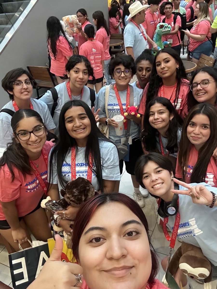 SadieCakes210's tweet photo. Proudly representing Sotomayor High School at the NHI- LDZ at Concordia University!! #leadership #hispanicheritage #LDZ https://t.co/shtDuMRSMy