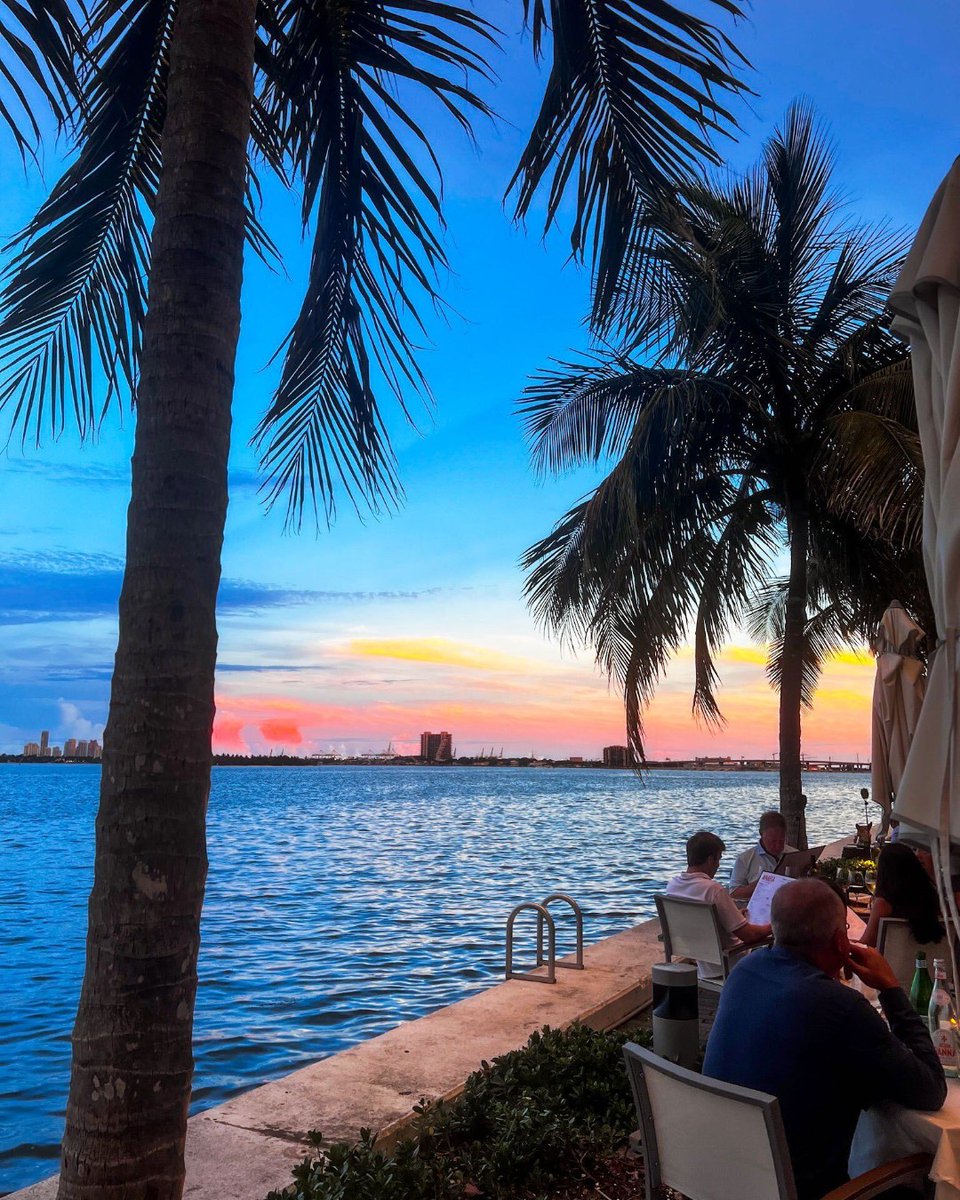 Did you know that you can personalize your waterfront dining experience? 🌊💐 Guarantee front-row bay seating and add extras like custom menus, flowers, and champagne for your event. Perfect for your special occasions! #amaraatparaiso