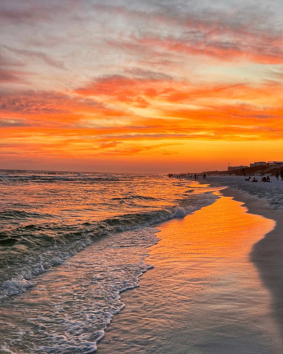 SouthWalton's tweet photo. Happy #CaptureTheSunsetWeek! 🌅 

Have an amazing shot of South Walton? 🤳 Be sure to tag us @SouthWalton on Facebook, Instagram and X for a chance to be featured on our channels! 

📸: ralphodge on Insta https://t.co/BlNzdfTDfi