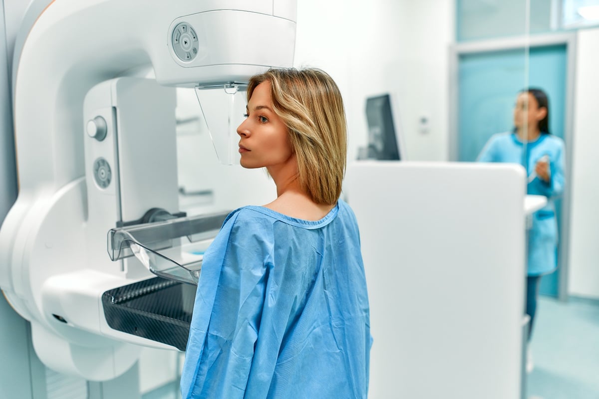 AI can enhance mammogram accuracy, detecting more breast cancers with fewer false positives. AI-assisted mammography identified more cancers &amp; reduced the need for follow-up exams. It makes mammograms more accessible. Read more: bit.ly/4eKMsTE