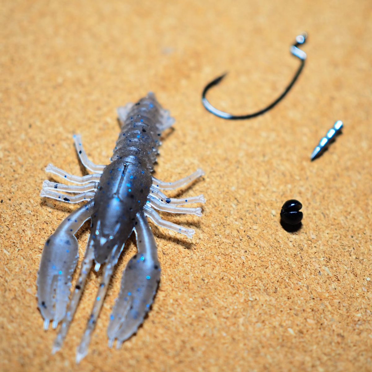 baitjunky2013's tweet photo. KillerBug2.5"
水深2mくらいまではノーシンカー、お好みでガン玉(フックに打てるチヌ用)、ネイルシンカーをセットしてください。
ガン玉位置はヘッド側水平フォール、テール側バックスライドになります。
サスペンドしてる魚を狙う際に効果的なワームです。
#キラーバグ
#KillerBait https://t.co/Bj10nFwa13