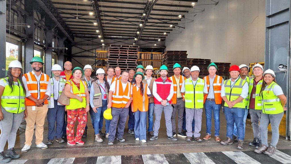 Colfecar's tweet photo. Esta semana realizamos recorrido en la ruta Pereira - Buenaventura, acompañando a nuestros afiliados del Eje Cafetero con operaciones de exportación de café, verificando procesos operativos y de seguridad
#JuntosLogramosMas
@ArmadaColombia https://t.co/indEc2wE7C
