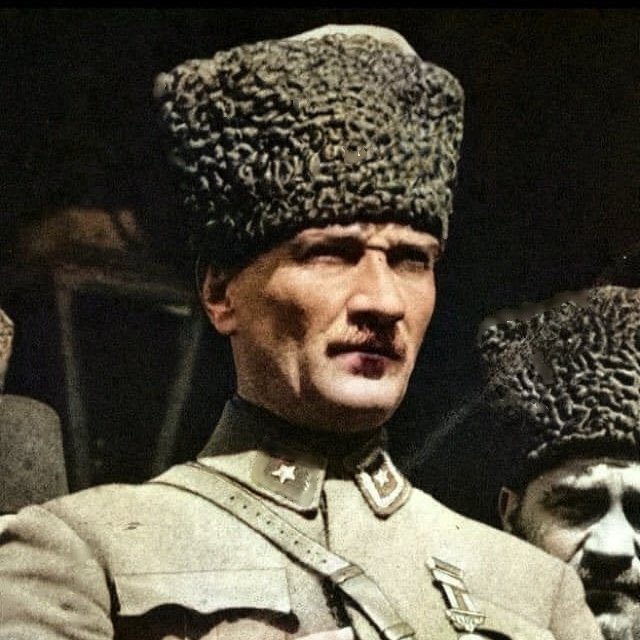 Şuraya Bozkurt Paşamız,Atatürk”ümüzün bir resmini koyalım da Türk düşmanı şerefsizlere dert olsun…