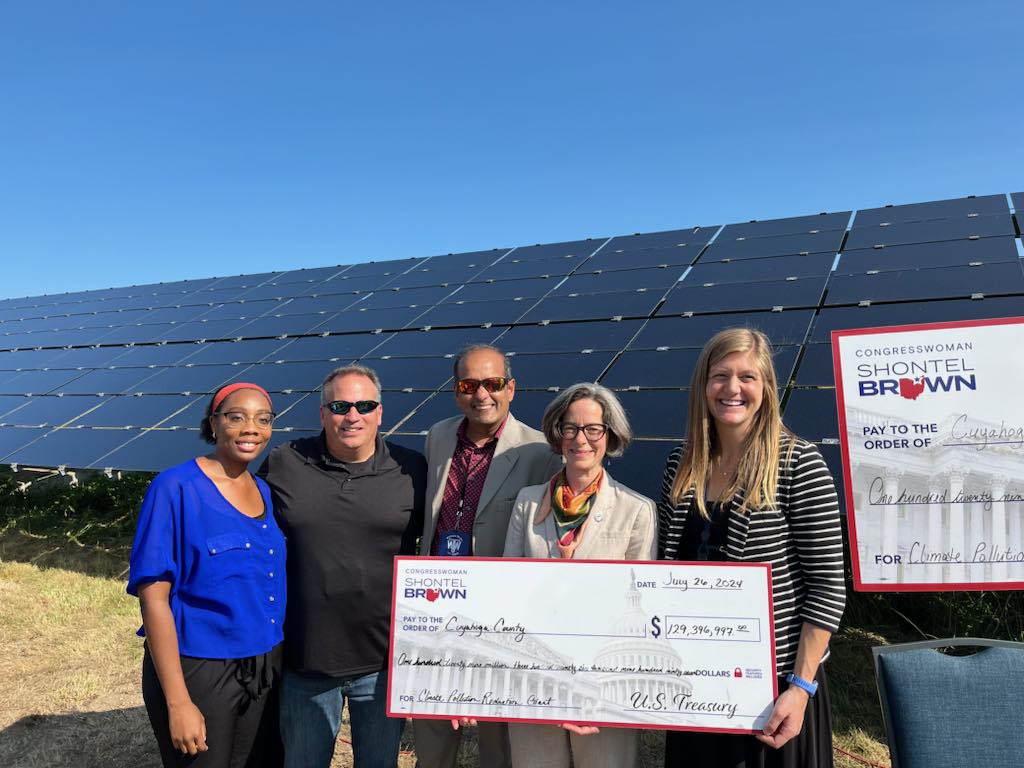 Britt_Mont's tweet photo. Ending the work week with an amazing win for #Cleveland! $130 Million to fund climate projects in Northeast Ohio. We’re so proud to be apart of this historic funding and propel our communities into a just-transition. 🌎🏙️ #sustainablecle https://t.co/cA7ODpnsF6