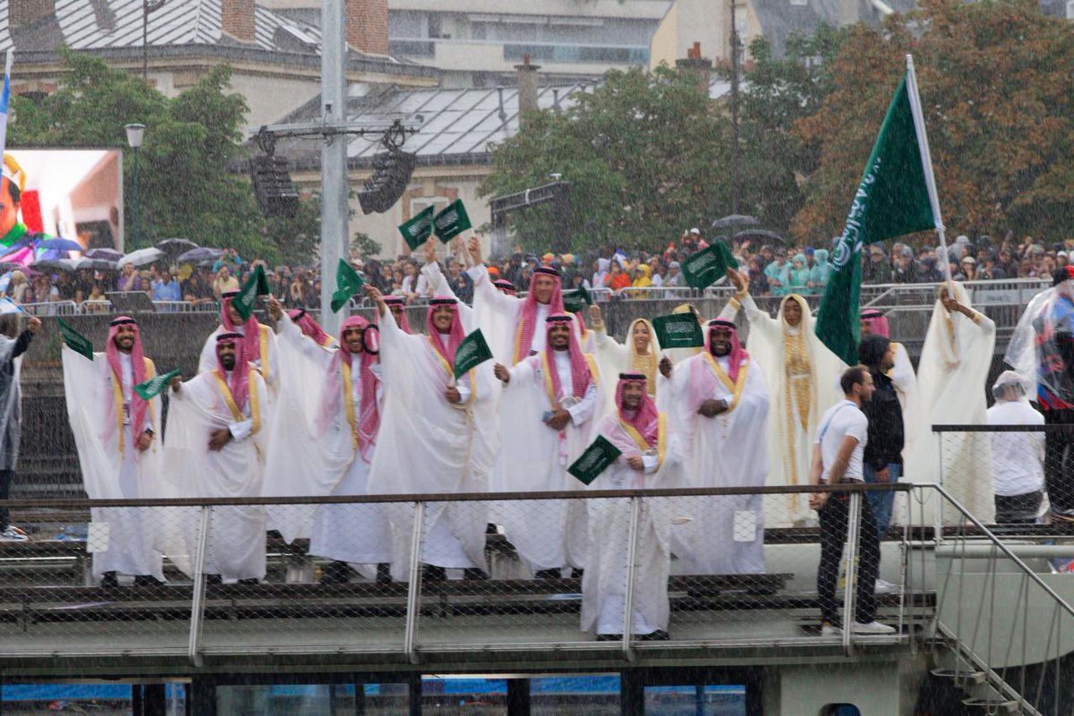 AbdulrahmanBMR's tweet photo. كلنا فخر واعتزاز بالهوية السعودية في حفل افتتاح #أولمبياد_باريس2024 🇸🇦
سائلين المولى عز وجل التوفيق لنا ولجميع ممثلي وطننا الغالي 🤍
لا تنسونا من دعواتكم 🇸🇦👏🏻 https://t.co/hqTcuHXAQx