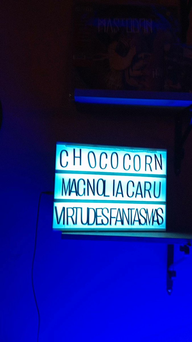 Heyy_Nix's tweet photo. Finalmente pude ir no show da minha banda favorita com o amor da minha vida e poder cantar "O tusca é nosso" com ela!!!!

Obrigado @chococornbanda por serem tão incríveis e poderem proporcionar esse dia tão foda!!!!! https://t.co/798FkKO86O