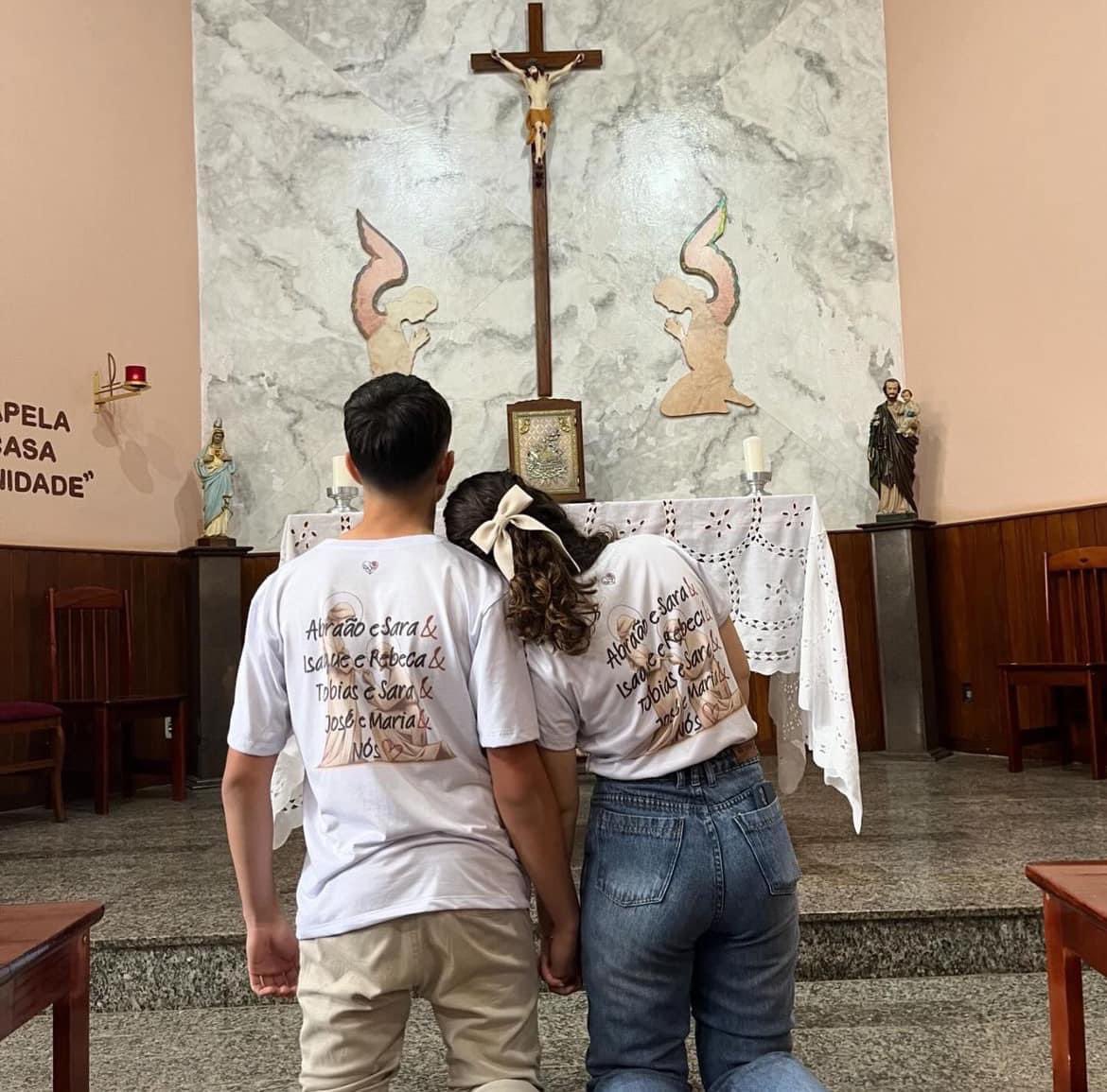 Que nuestros corazones adoren juntos a Dios 💛✨