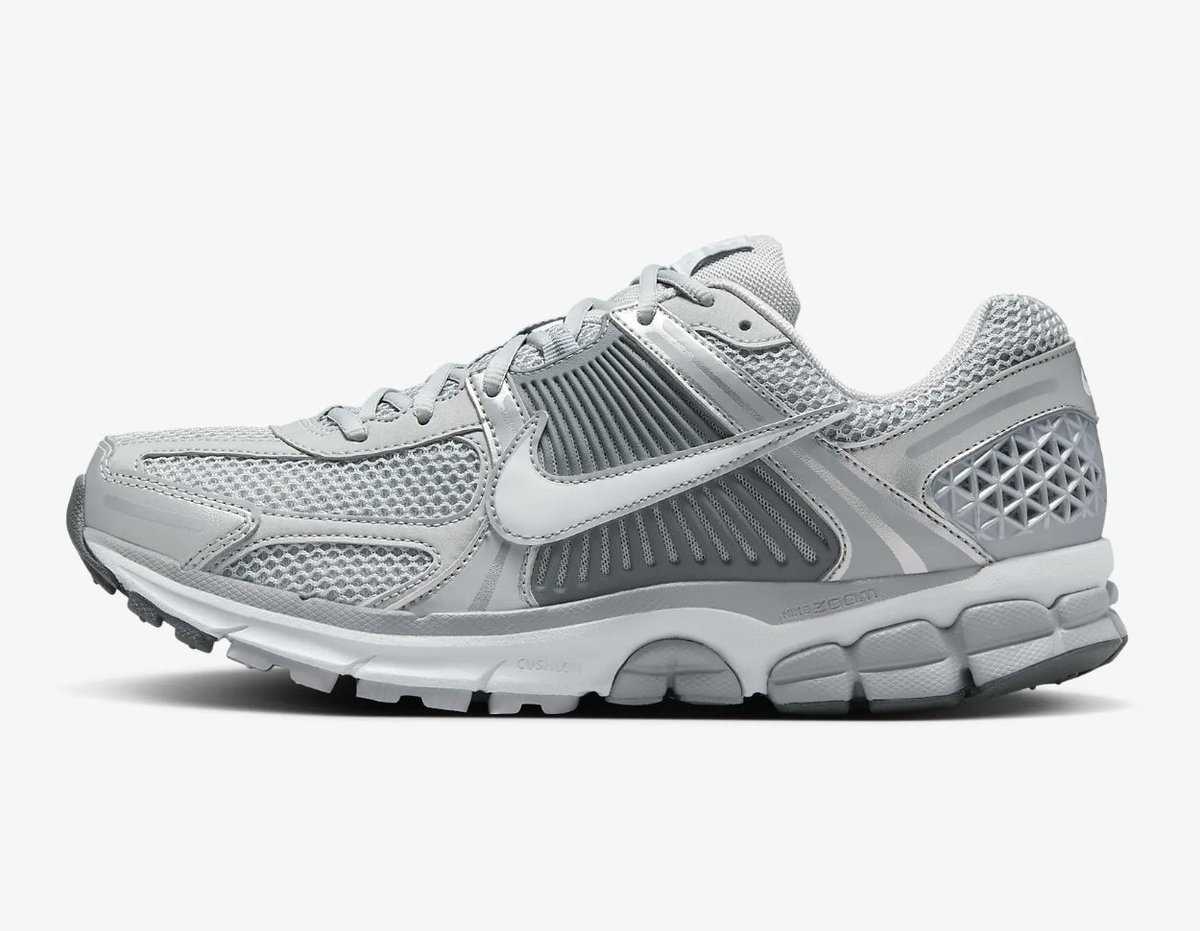 SOLELINKS's tweet photo. Ad: Nike Zoom Vomero 5 'Wolf Grey'

Finish Line:https://t.co/d309hf5CfM
JD Sports:https://t.co/lNOPqfBGrY

sold out via Nike &amp; DSG https://t.co/rSWtsP3lFv