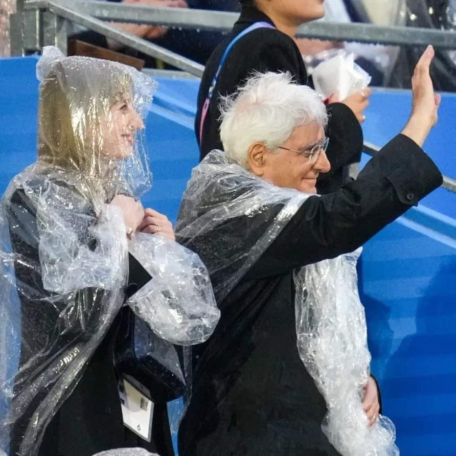pinsandro8412's tweet photo. È  il nostro orgoglio... La nostra prima medaglia d'oro. Una semplicità disarmante... Mostra e rappresenta il profondo senso di amore per l'Italia.  Un uomo del quale andare fieri... Che entusiasmo giovanile...Presidente grazie di esserci!
#Paris2024 #GiochiOlimpici https://t.co/yKhXElrKrn