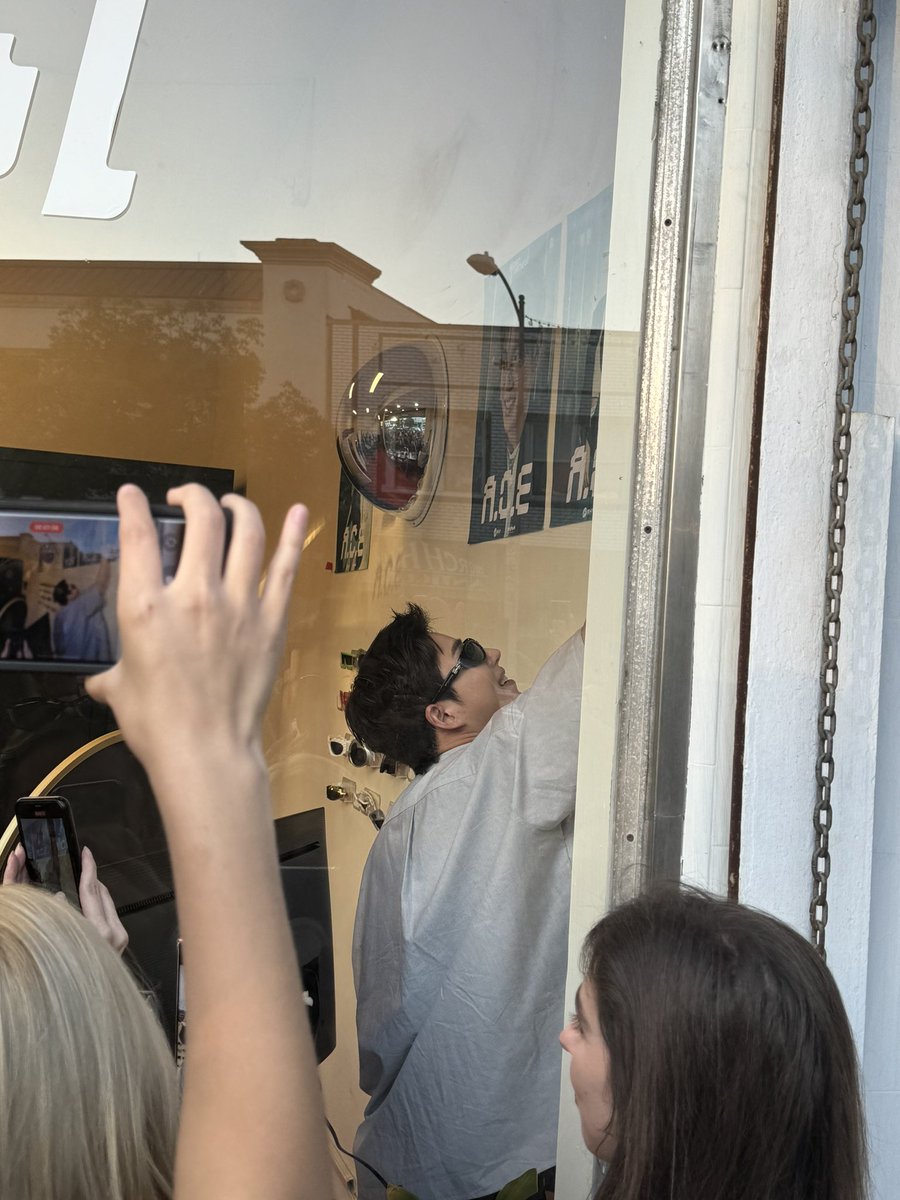 sehyoonsbabe's tweet photo. I got to see my bbbyyy https://t.co/5IKwLXwqWR