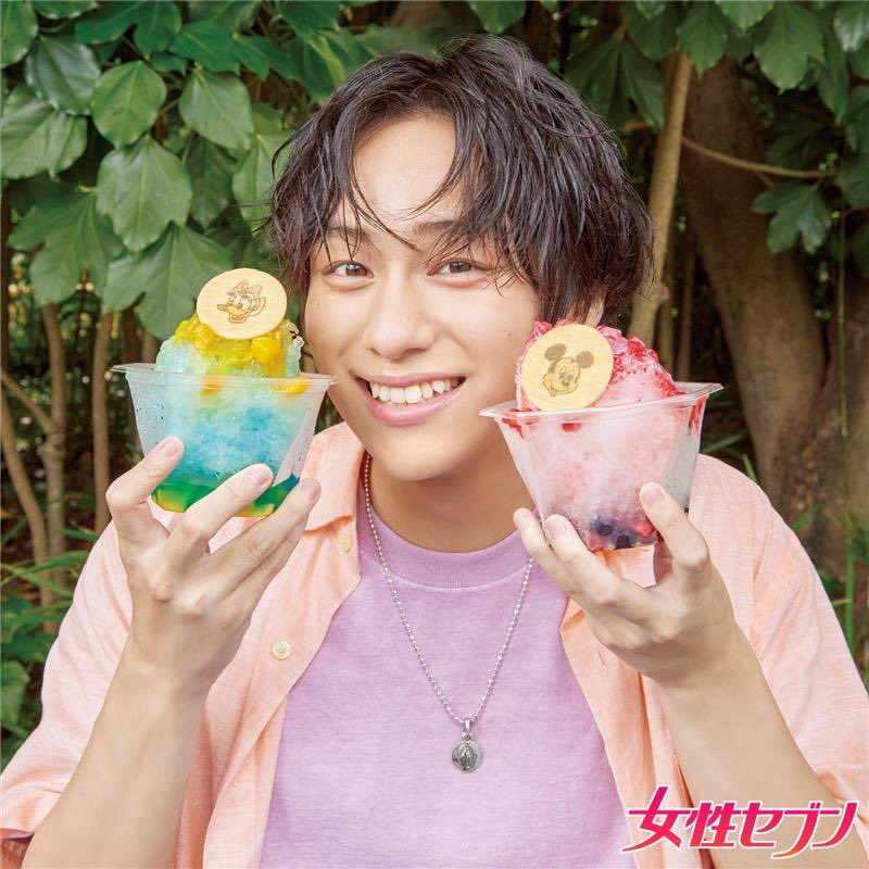 joseiseven's tweet photo. #東京ディズニーリゾート
大人気の“びしょ濡れ💧✨”プログラムを
俳優 #山下幸輝 さんが女性セブン最新号でご紹介📖 
暑い夏はびしょ濡れでクールダウン⤵︎東京ディズニーリゾートではアトラクションもパレードもフードもひんやりプログラムが満載💦  想像以上の水の量で山下さんも大はしゃぎ😆水も滴るイイ男状態です💓  デジタル版限定で、誌面に掲載しきれなかったアザーカットを公開中❗️
さらに…女性セブン公式X限定で、チェキプレゼントも実施中🎁 ぜ～んぶチェックしてくださいね👈 
本誌ご購入はこちらから⏬(Amazon) 
2024年7月25日発売 女性セブン 28号
https://t.co/bRniQlVwtf
