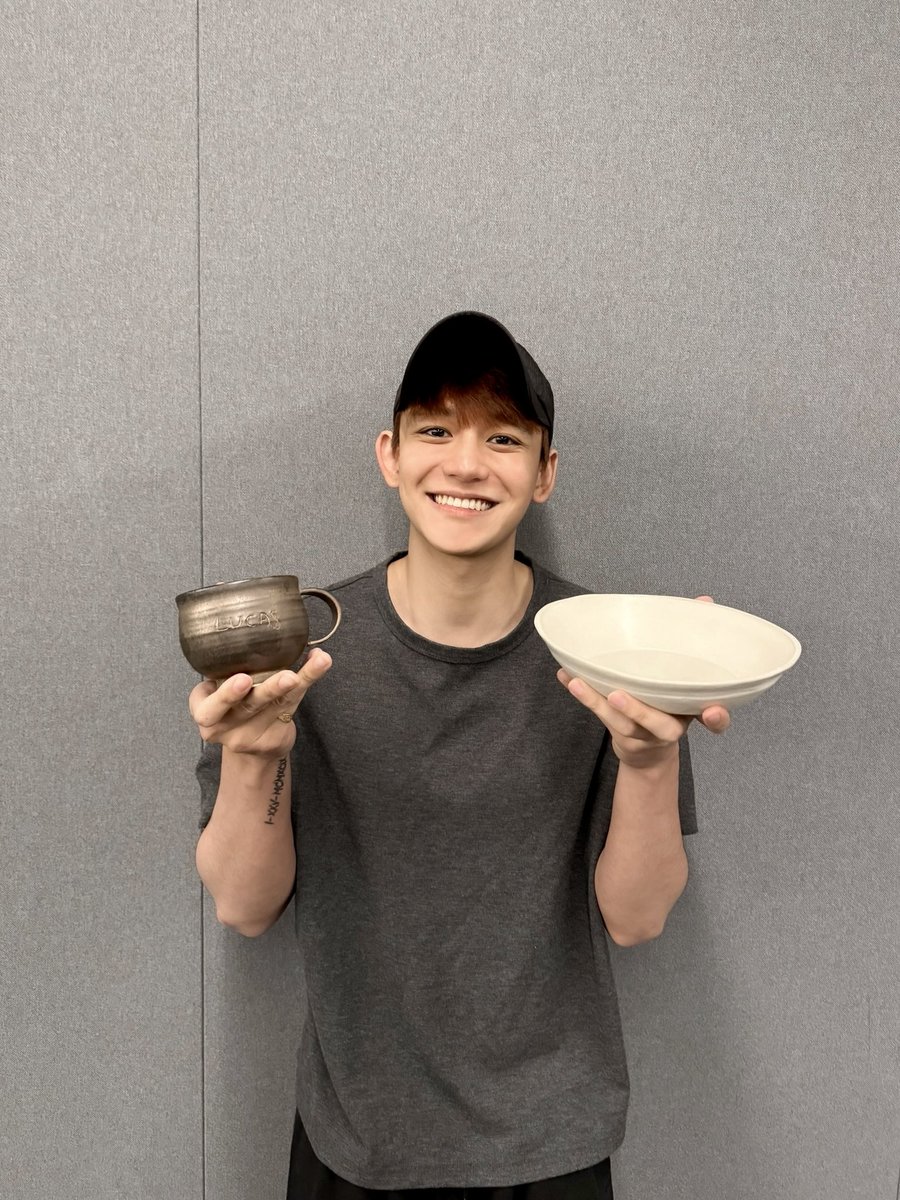 lucas_official's tweet photo. LUCAS's pottery!

➫ https://t.co/Ht91TJ0KmR

#LUCAS #루카스 
#CeramicClass https://t.co/UaZHBnQgsa