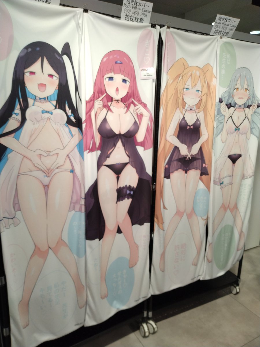 昨日ポップアップショップ行ってきました。ここまでやって頂いて嬉しかったです。グッズ買ってくれた人もありがとうございます。私もラクガキしてきたので良かったら見に行ってください。31日までやってます。 