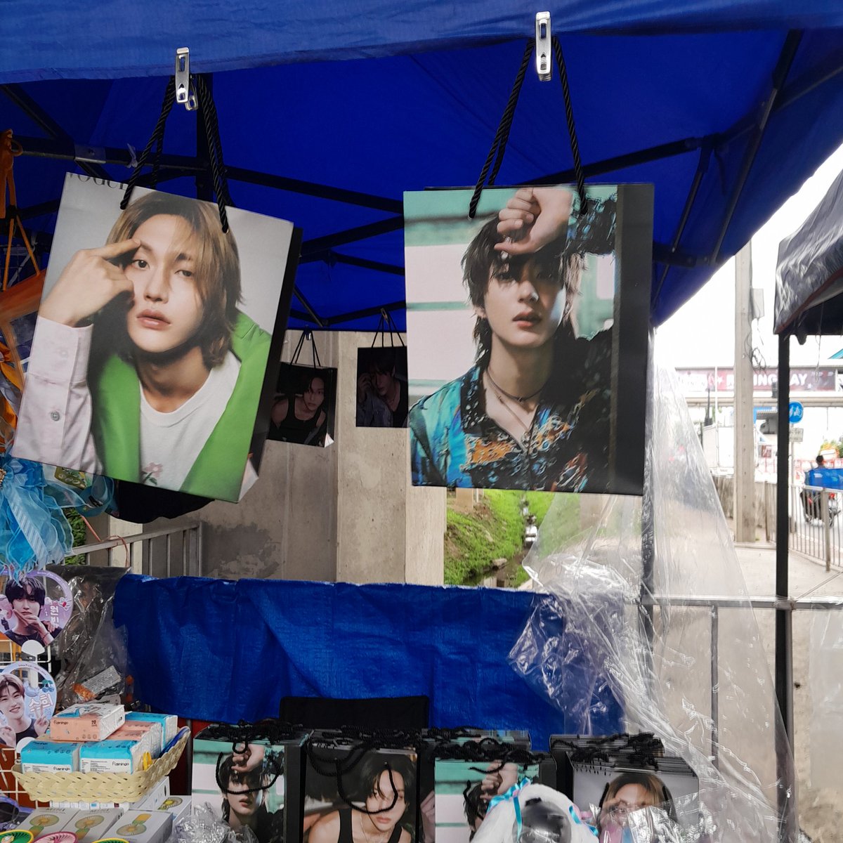 PATA_Shop88's tweet photo. ร้านอยู่ใต้ทางด่วนข้างสนามบอลเมืองทอง #RIIZE_FANCON_in_BKK https://t.co/CCJfrZ3ZK9