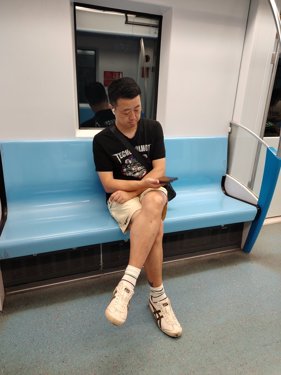 powerbottowith1's tweet photo. 地铁夏日糙男系列 #直男 #粗腿 #中年大叔 https://t.co/dEqMBX8jiv