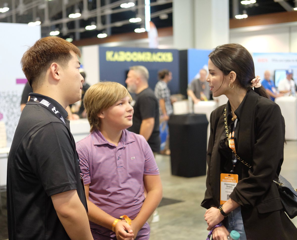 Bitdeer's tweet photo. Day 2 at #Bitcoin2024: More #Bitcoin discussion, more connections, and even more excitement!
Bitdeer team is on fire! 🔥🍻
#BTC2024 #btc #btcmining #Nashville #BTCtalks https://t.co/IXfbPSjo5v