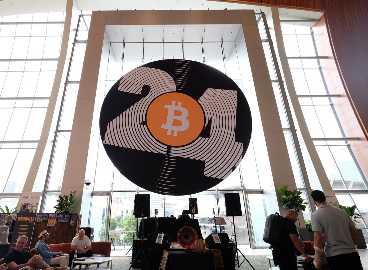 Bitdeer's tweet photo. Day 2 at #Bitcoin2024: More #Bitcoin discussion, more connections, and even more excitement!
Bitdeer team is on fire! 🔥🍻
#BTC2024 #btc #btcmining #Nashville #BTCtalks https://t.co/IXfbPSjo5v