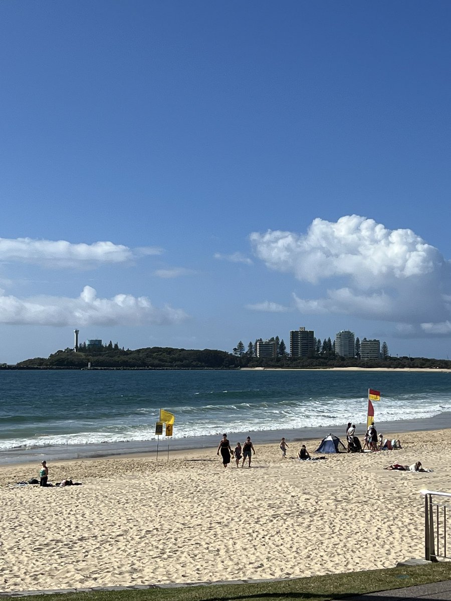 SandyGilchrist_'s tweet image. This is what we call winter 😏

#weekendsaway #winter #SunshineCoast #relaxing #amreading 

11:59 @EricaLeeAuthor