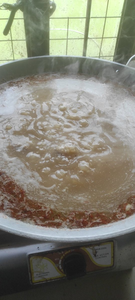 archiekins29's tweet photo. Luto muna ng Arrozcaldo dito sa paaralan para sa Brigada/Orientation ng Grade 7. 
#DepEd #Brigada2024 #Lugaw #Arrozcaldo #PinoyCongee https://t.co/xAvyFSOvlr