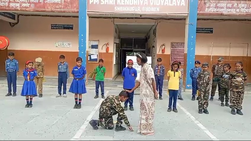 kv_jla's tweet photo. 26 July 2024 Kargil Diwas/ Vijay Diwas. Celebrating the Bravery Courage and Sacrifice of our soldiers -our Real Heroes.
A melodrama...to aware and induce patriotism in our children.@kv Badaun 
@KVS_HQ https://t.co/5cJA7rewc0